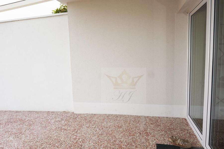 Teilblick überdachte Terrasse