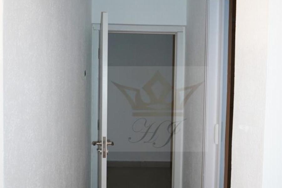 Blick auf Wohnungszugang in der kleinen Souterrain Wohnung