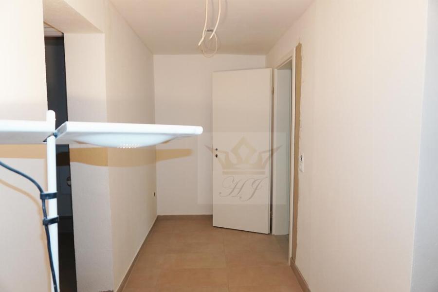 Zugang zu dem Schlafzimmer in der kleinen Souterrain Wohnung